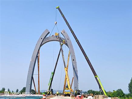 吊车建桥施工现场